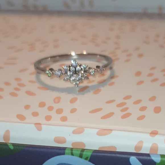 925 Sterling Silver Women's Ring - Picture 6 of 11